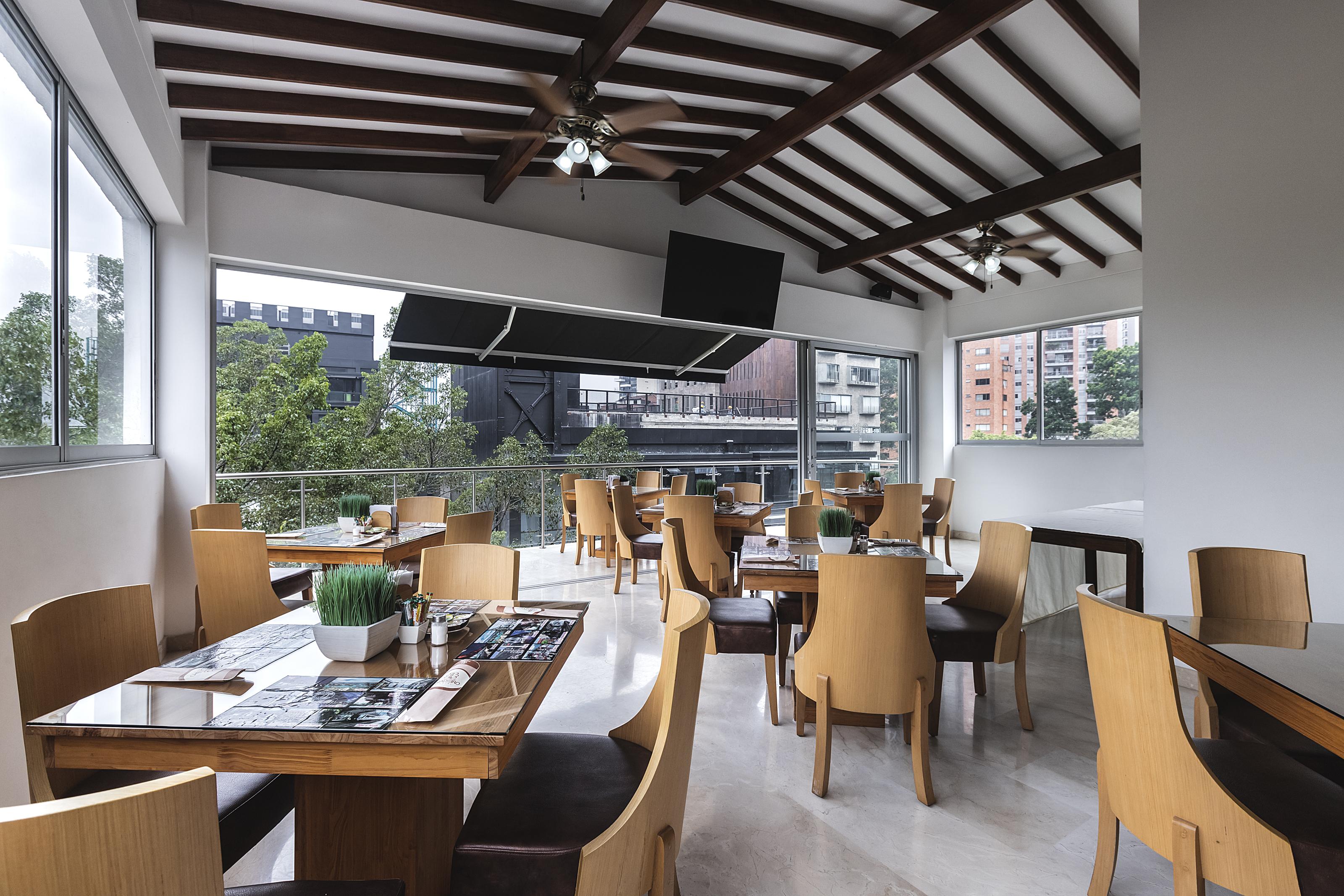 Hotel Madeiro Medellin Bagian luar foto