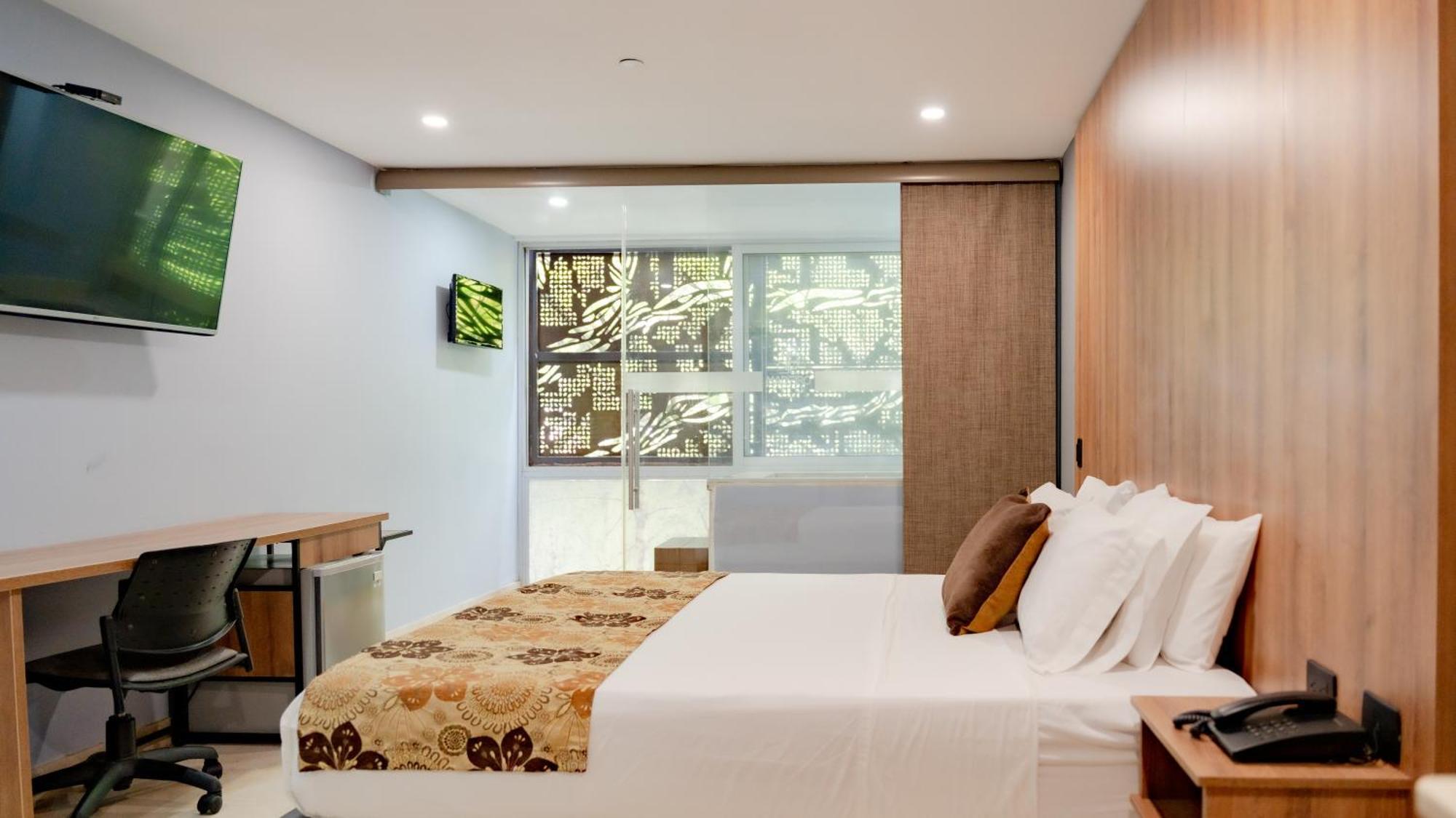 Hotel Madeiro Medellin Bagian luar foto