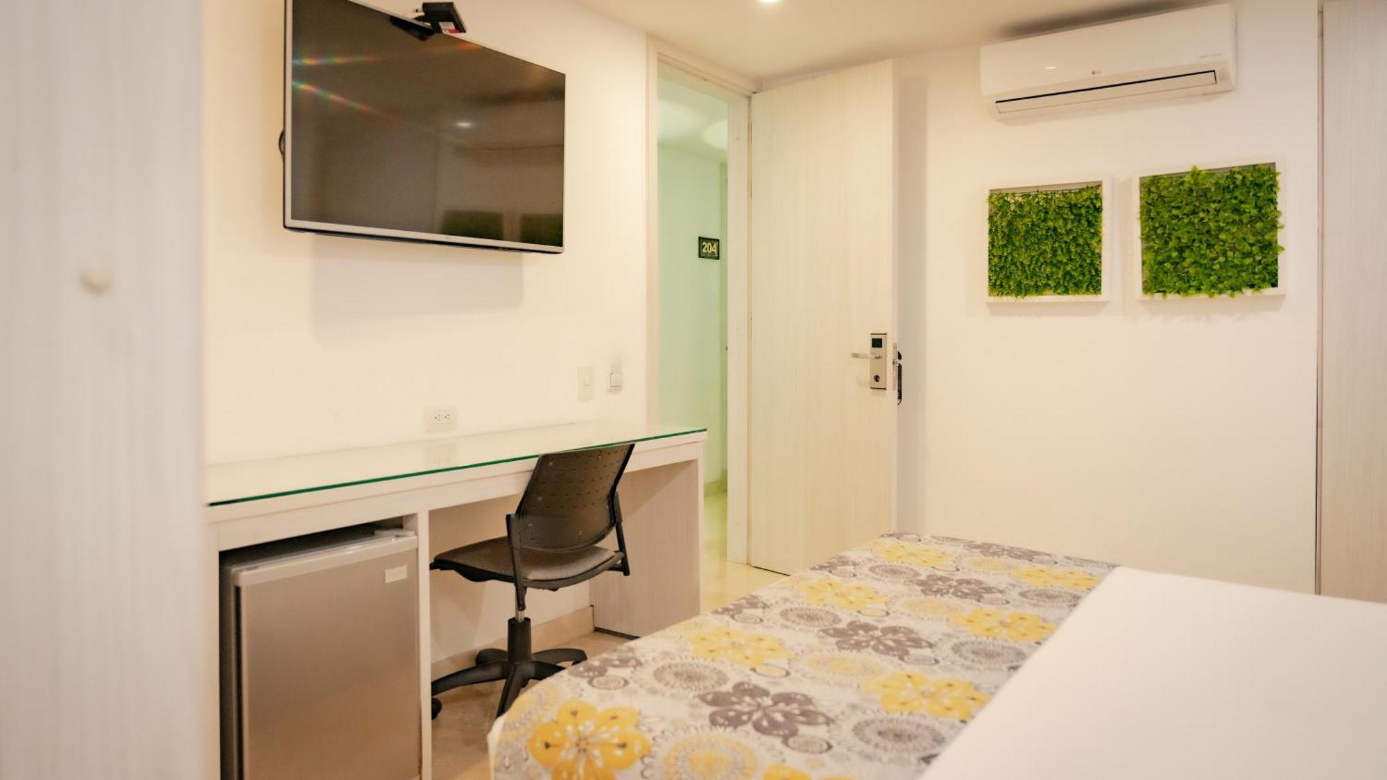 Hotel Madeiro Medellin Bagian luar foto