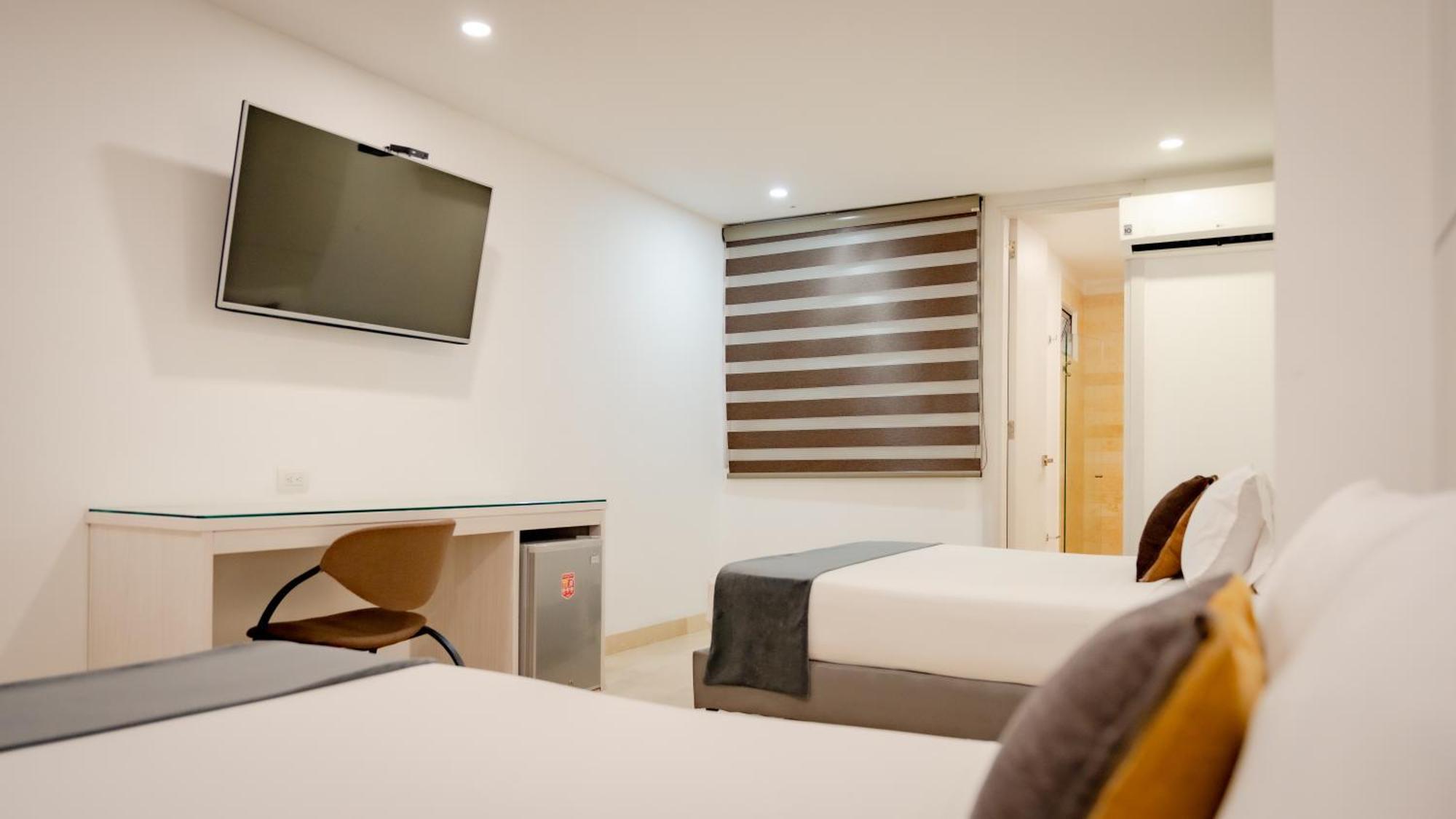 Hotel Madeiro Medellin Bagian luar foto