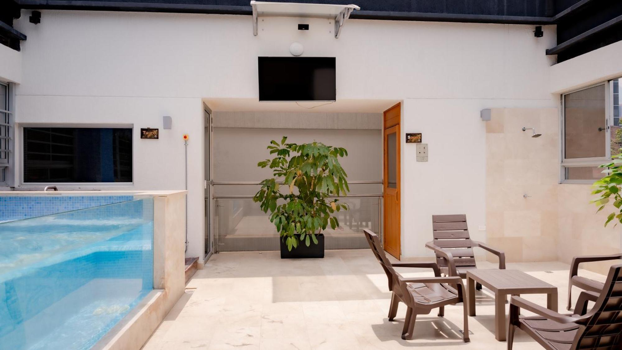 Hotel Madeiro Medellin Bagian luar foto