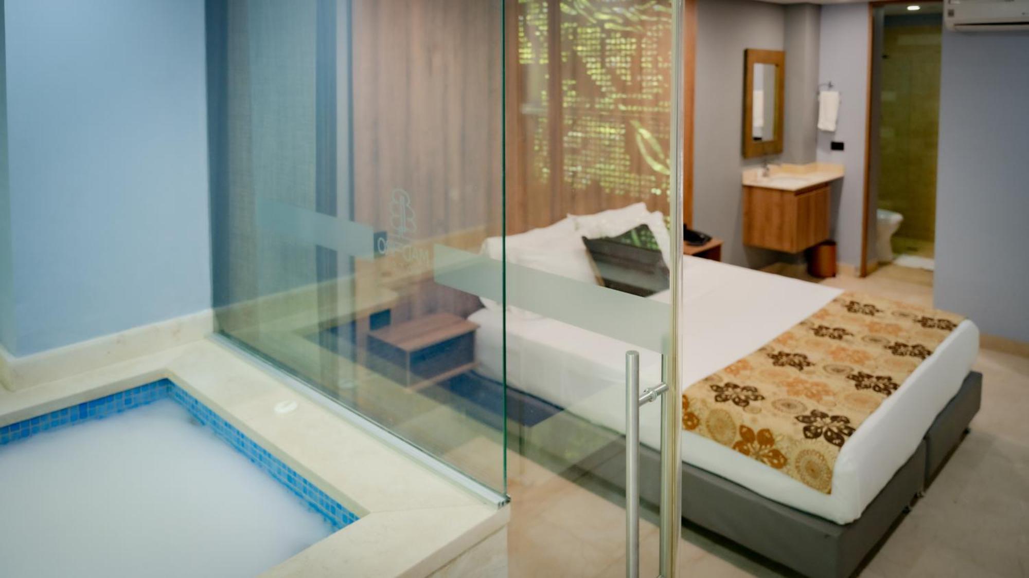 Hotel Madeiro Medellin Bagian luar foto