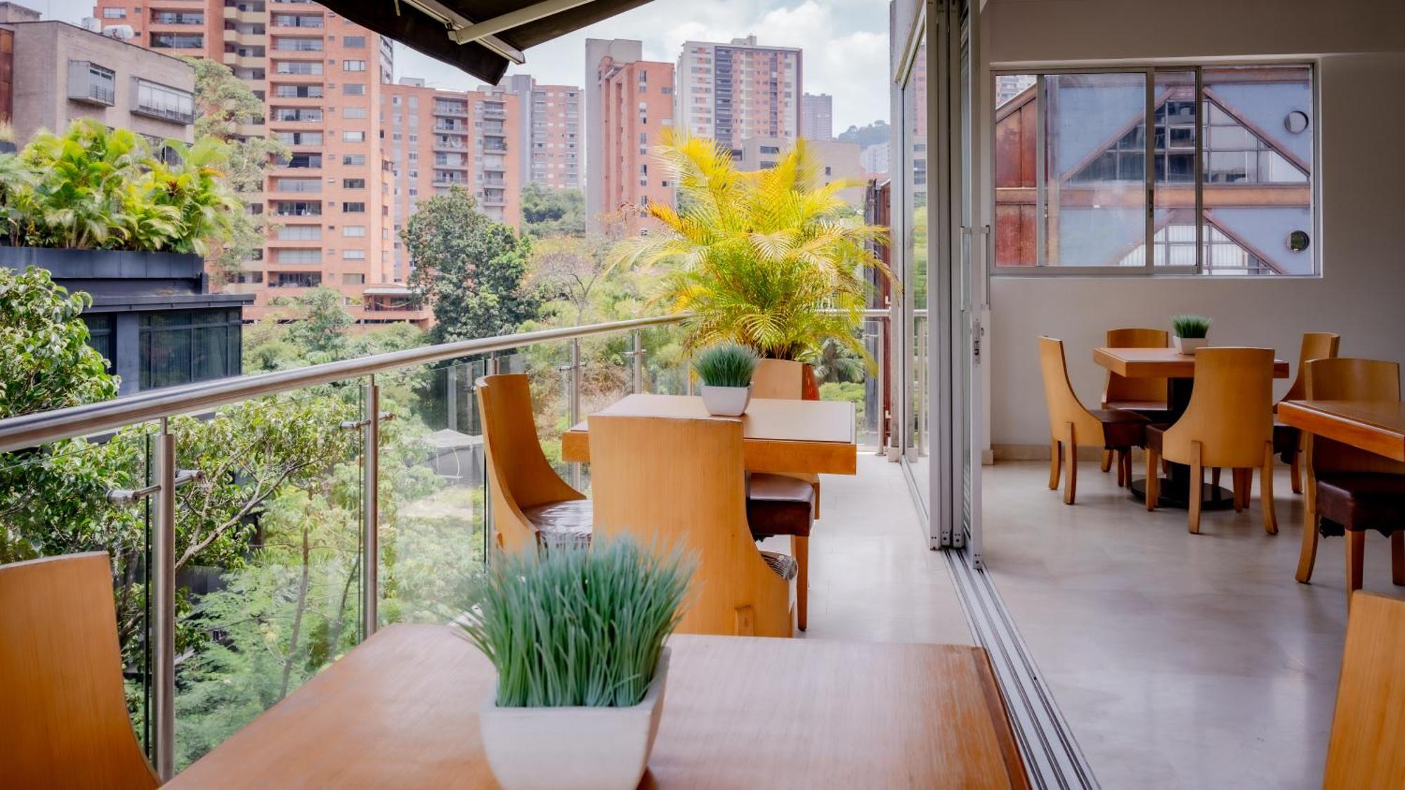 Hotel Madeiro Medellin Bagian luar foto