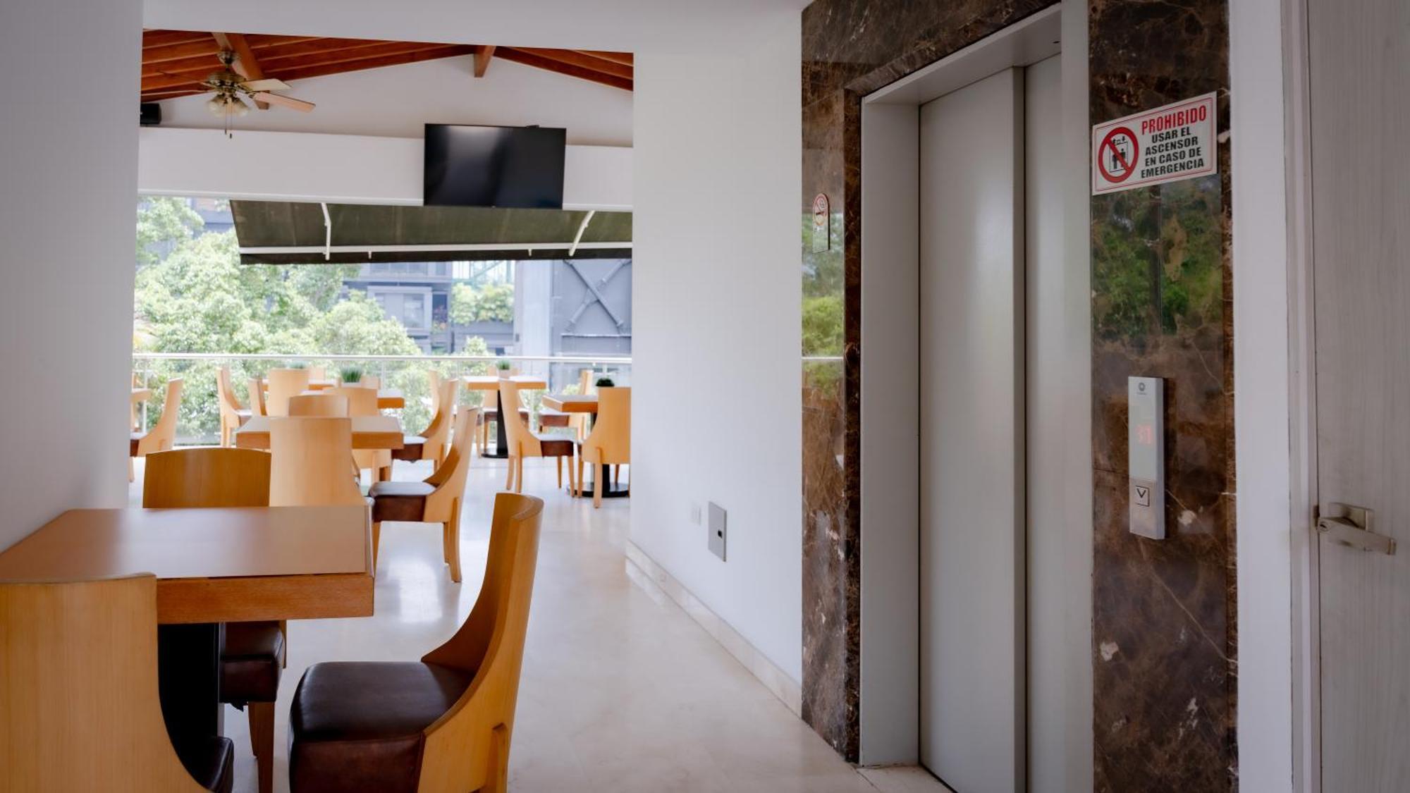 Hotel Madeiro Medellin Bagian luar foto