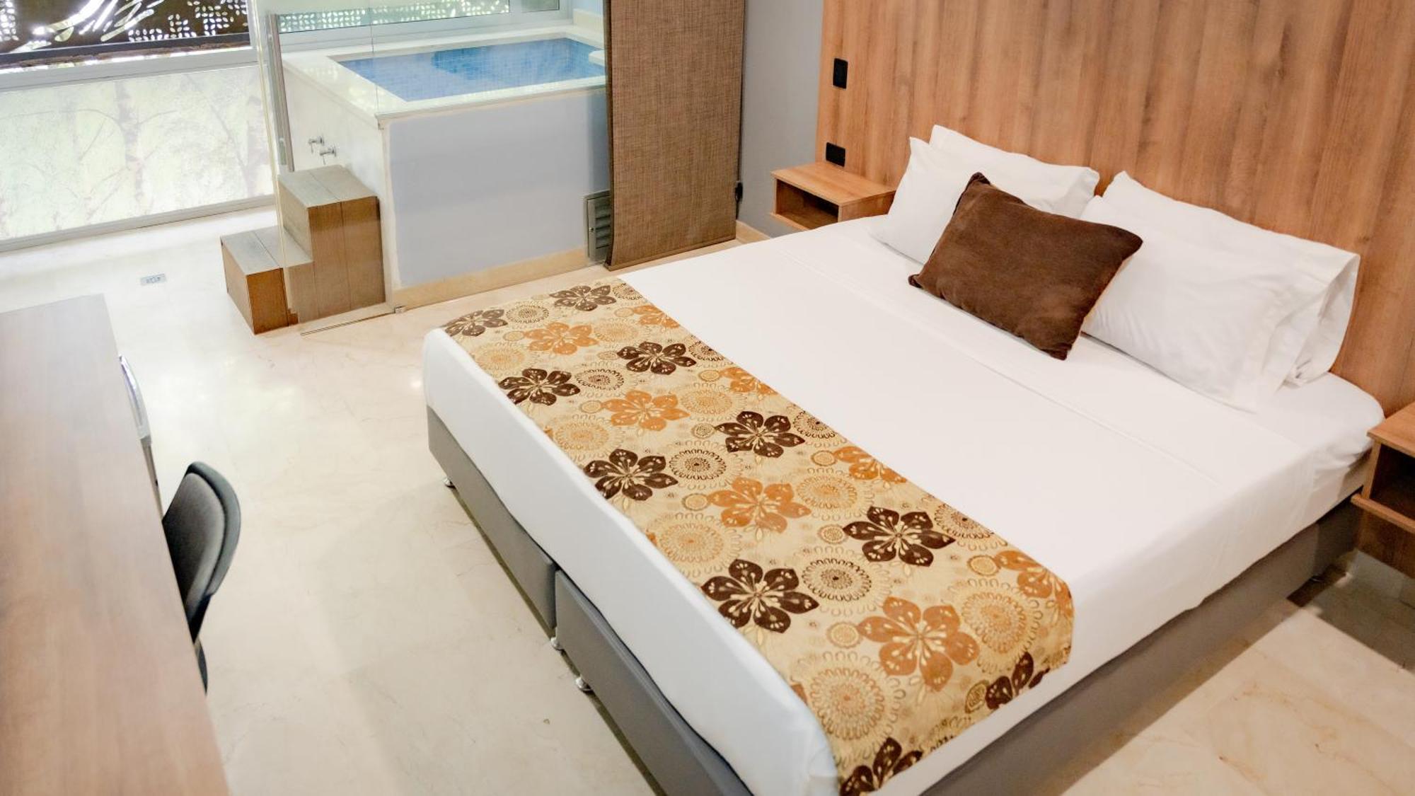 Hotel Madeiro Medellin Bagian luar foto
