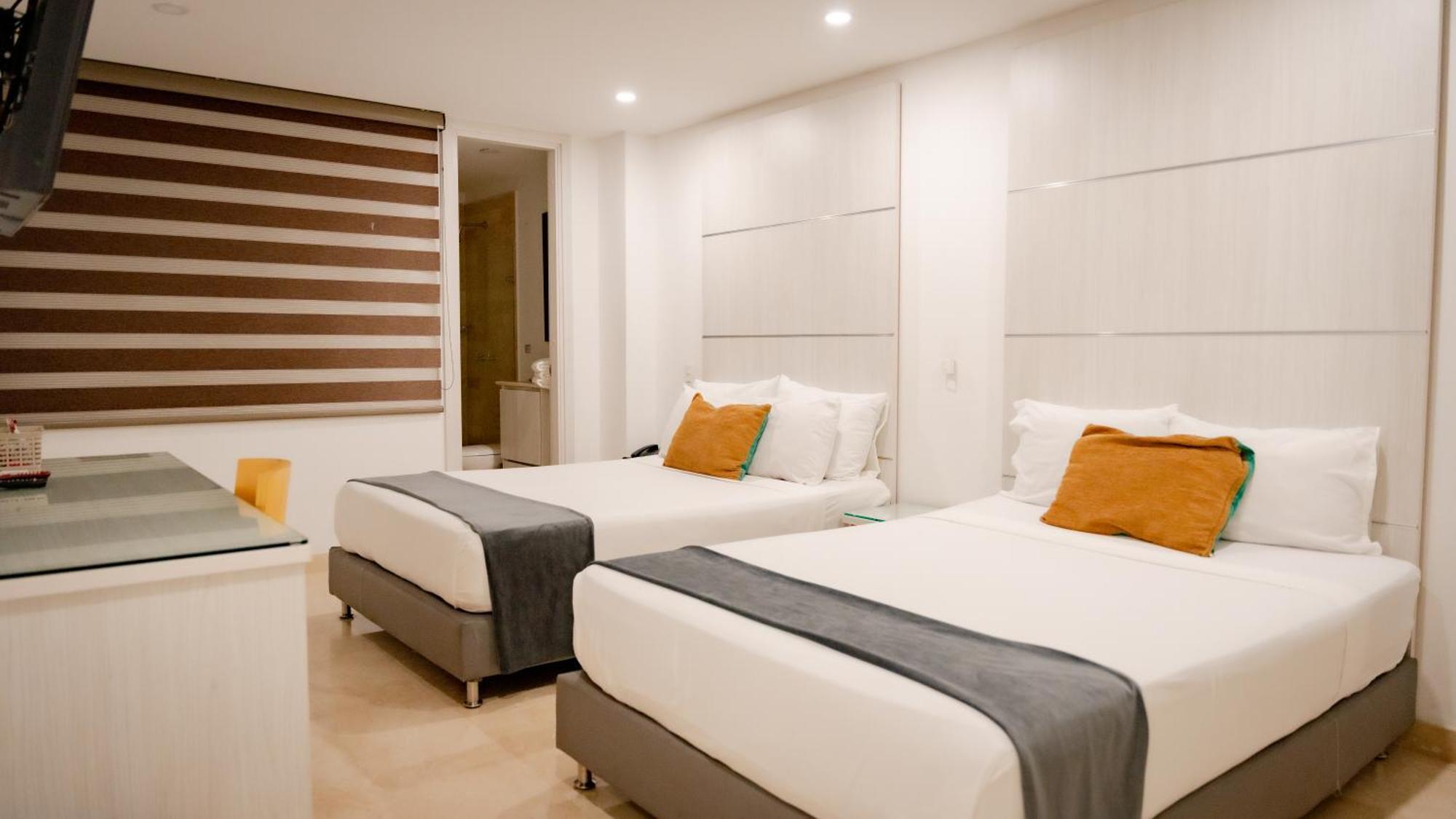 Hotel Madeiro Medellin Bagian luar foto