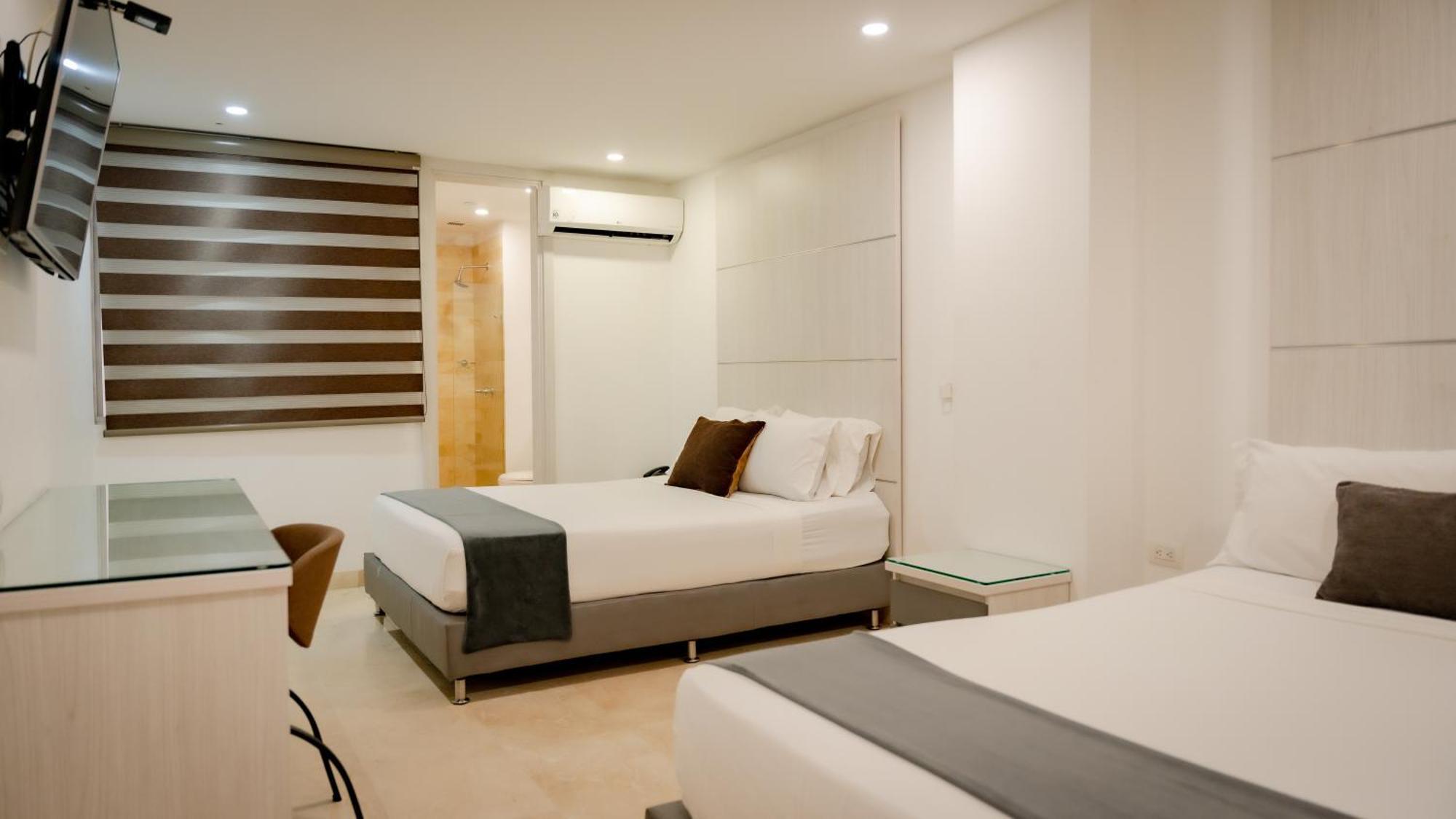 Hotel Madeiro Medellin Bagian luar foto