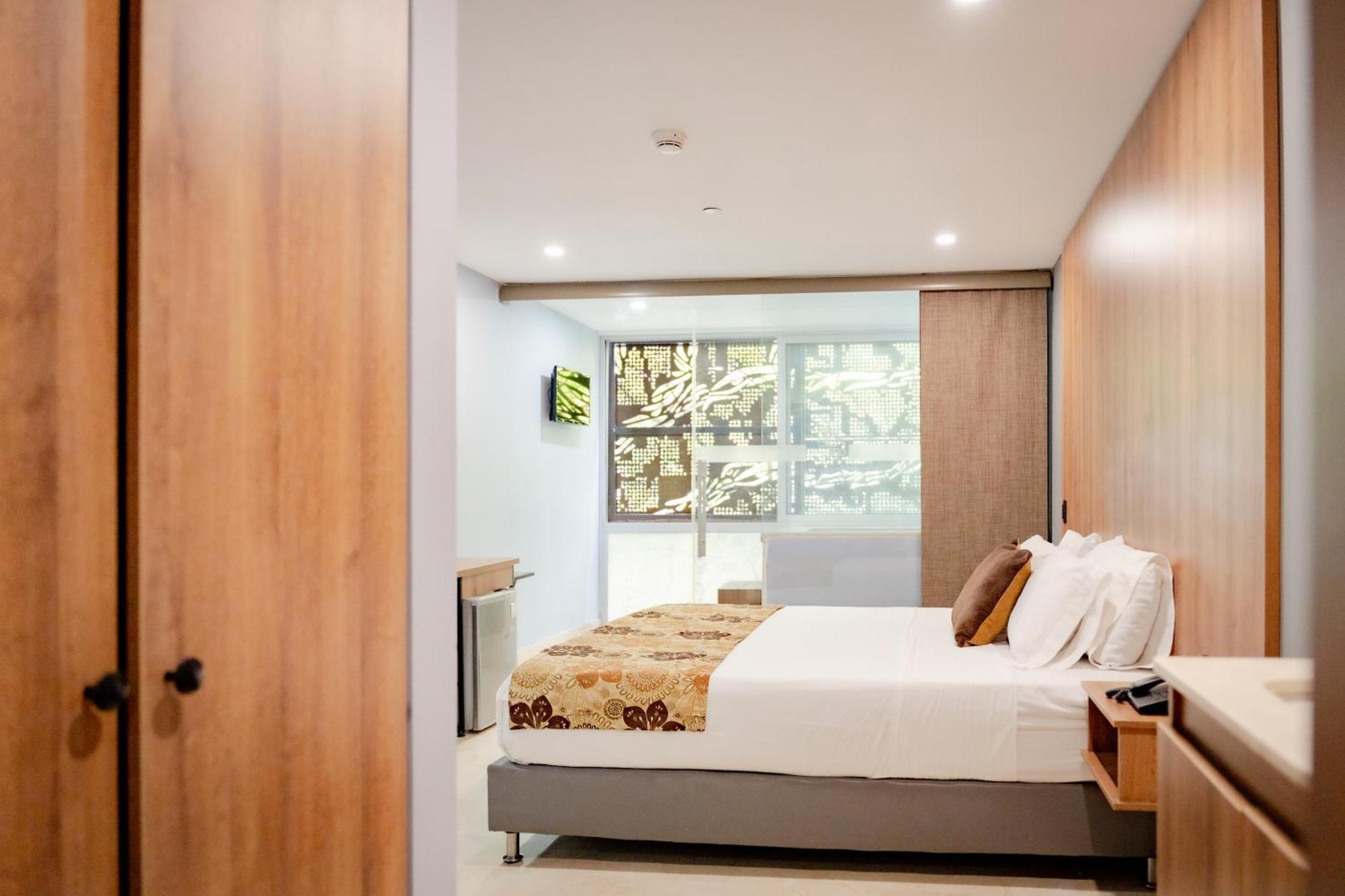 Hotel Madeiro Medellin Bagian luar foto